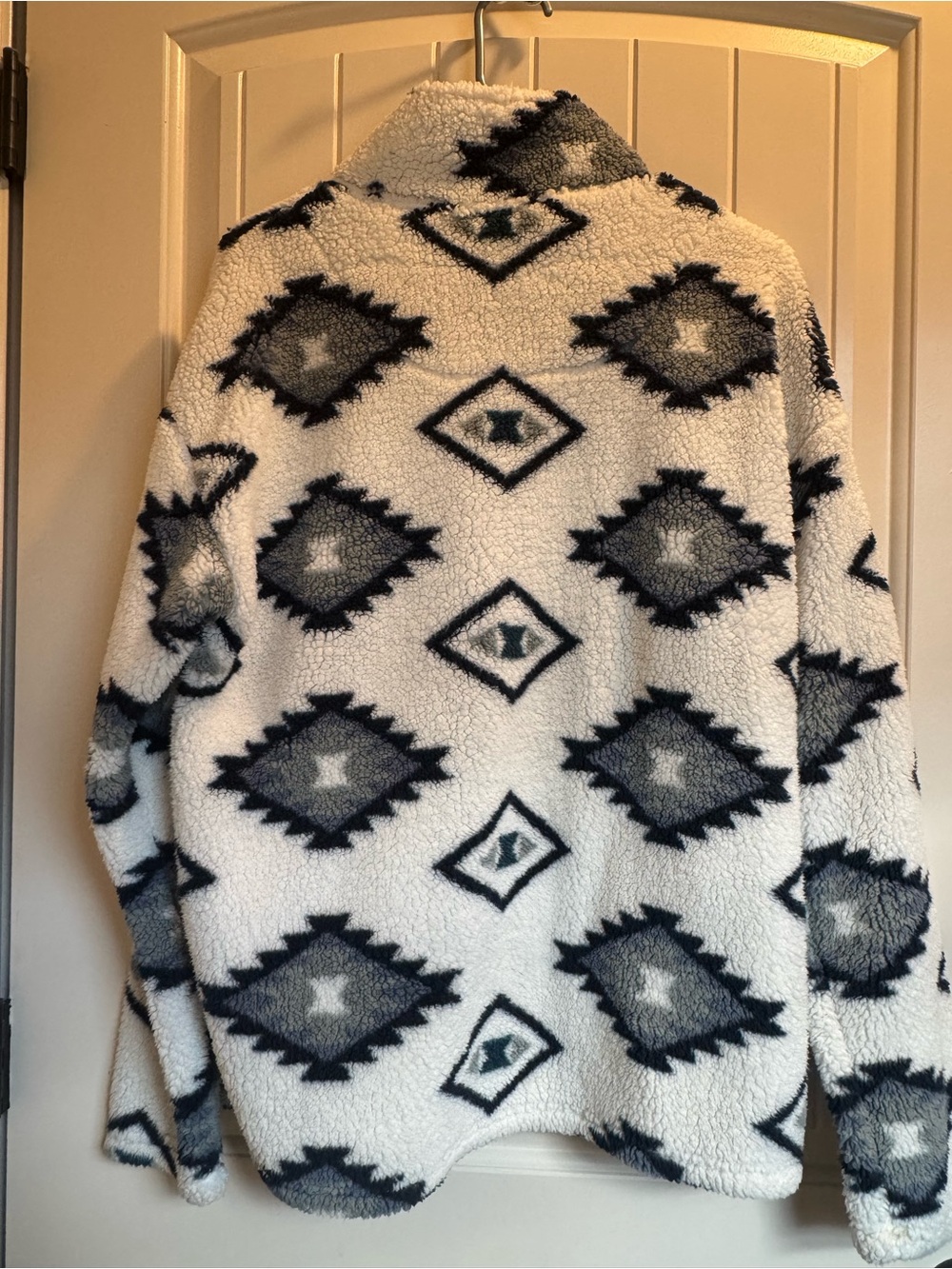 Black & Gray Aztec Pattern jacket - Picture 3 of 4
